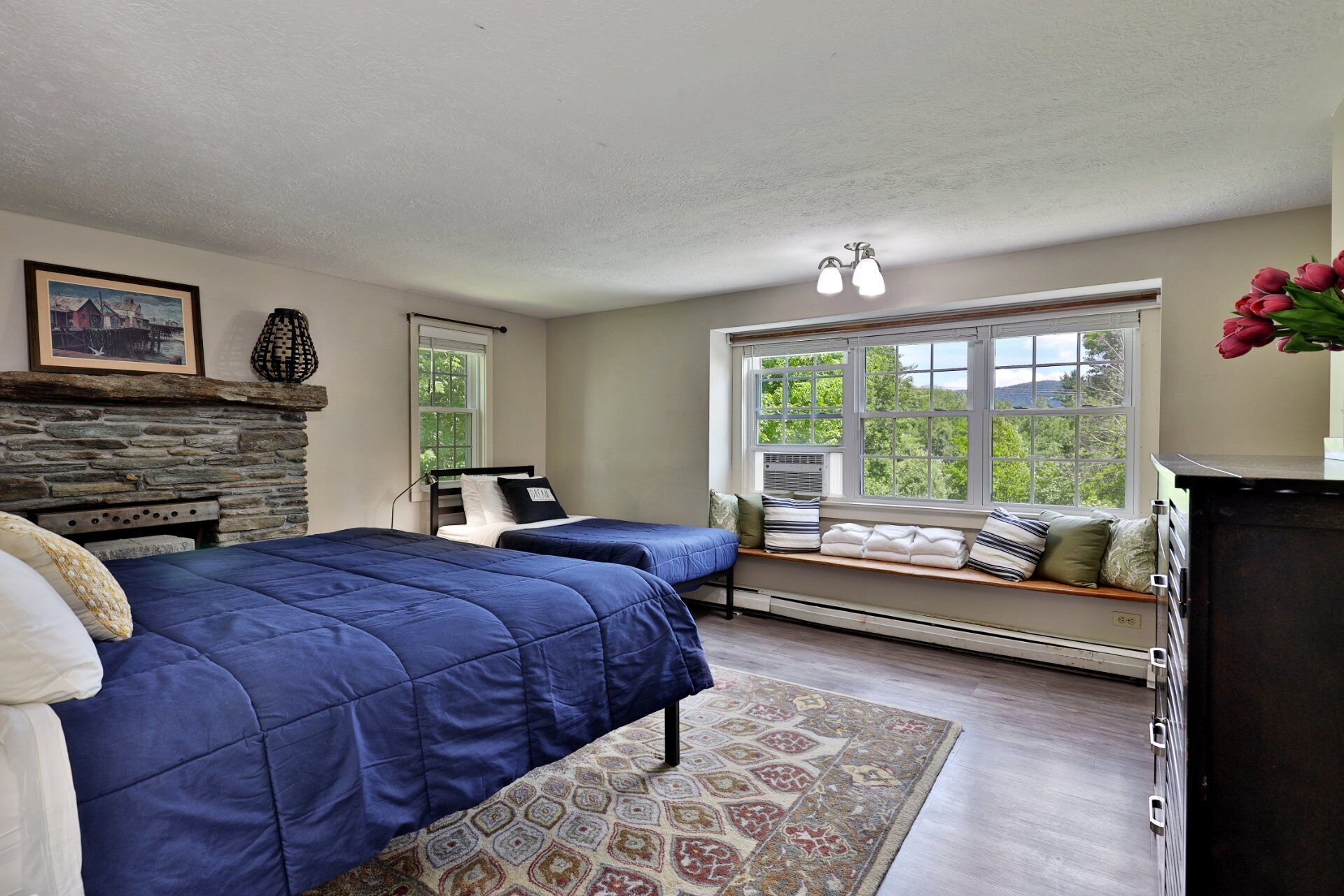 8 bedrooms, desk, free WiFi, bed sheets