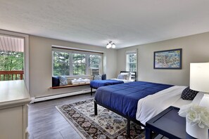 8 bedrooms, desk, free WiFi, bed sheets