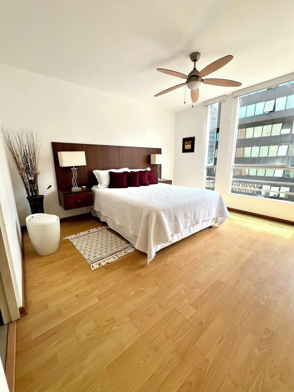 2 habitaciones, escritorio, tabla de planchar con plancha y wifi gratis