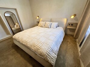 2 slaapkamers, een strijkplank/strijkijzer, gratis wifi, beddengoed