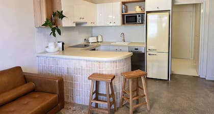 Chic Beachside Escape: Modern 2-Bedroom Apartment in Beautiful Coffs Harbour