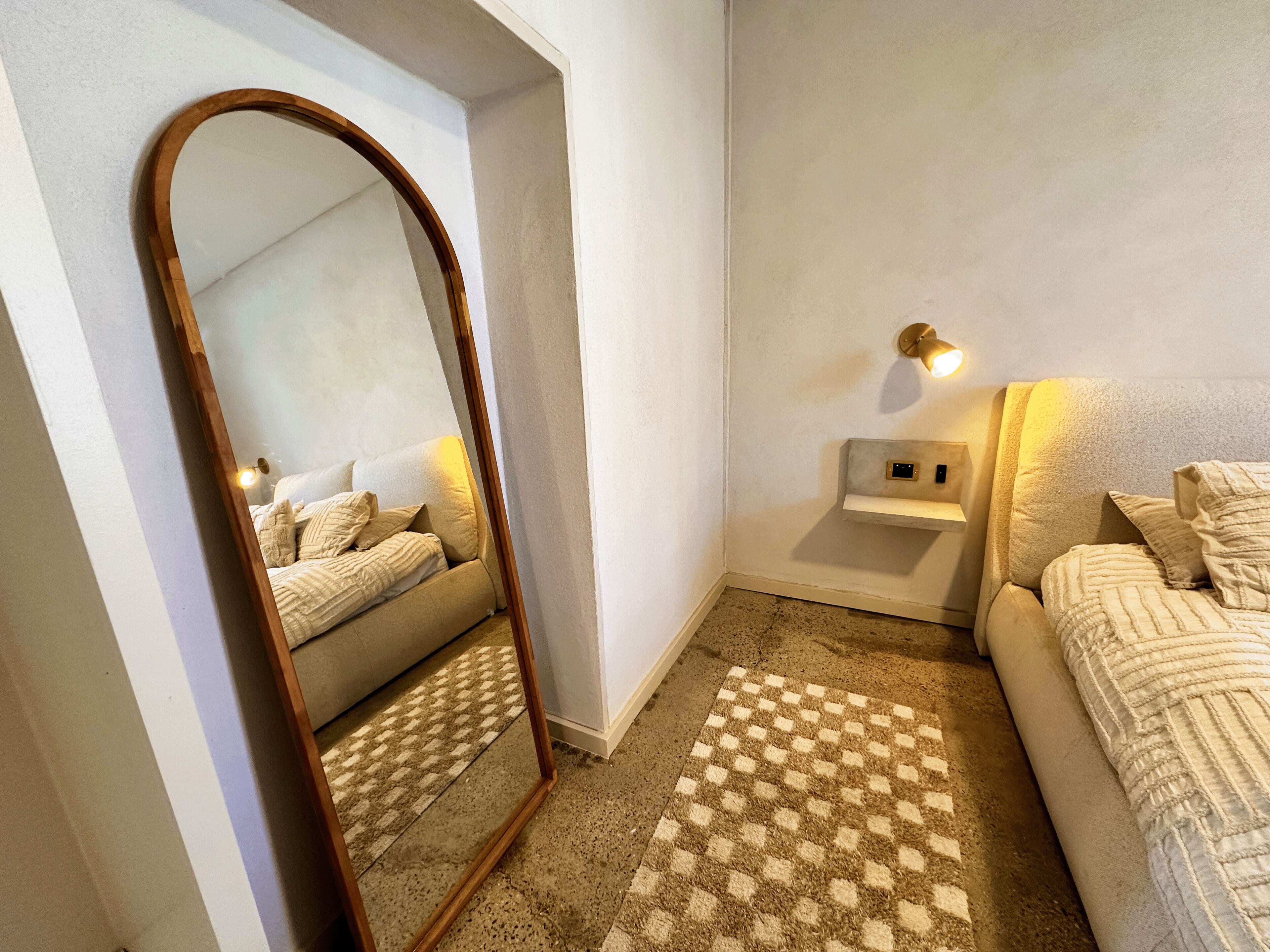 2 室のベッドルーム、アイロン / アイロン台、WiFi (無料)、ベッドシーツ