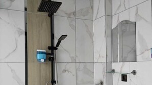 Shower, free toiletries, soap, shampoo - Expert Hotel Mersin (Mersin)