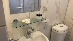 Shower, free toiletries, soap, shampoo - Expert Hotel Mersin (Mersin)