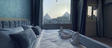 1 bedroom, desk, iron/ironing board, WiFi