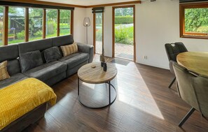 Smart TV - Awesome (sta)caravan in Tzummarum (Tzummarum)