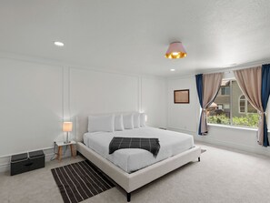 4 室のベッドルーム、デスク、アイロン / アイロン台、WiFi (無料)