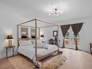 4 quartos, escrivaninha, ferros/tábuas de passar roupa