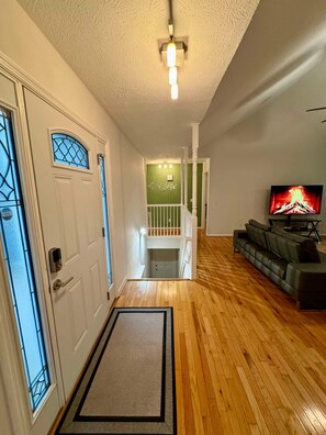 Interior - Modern Spacious Retreat near Braves stadium (Marietta)