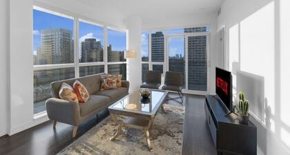 Midtown Suites - Free Parking - 5 min walk to Subway