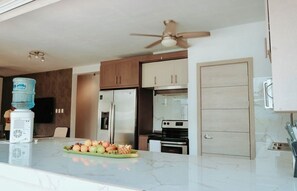 Fridge, microwave, oven, stovetop - Luxury Getaway ! Full  A-C Pool Jacuzzy Private Beach Relax & Unwind ! BBQ area  (Puerto Quetzal)