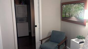 1 habitación, tabla de planchar con plancha, wifi y ropa de cama