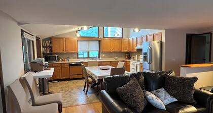 ‘The Gathering Place’ 3-bedrm house. Between Kingston and Saugerties.