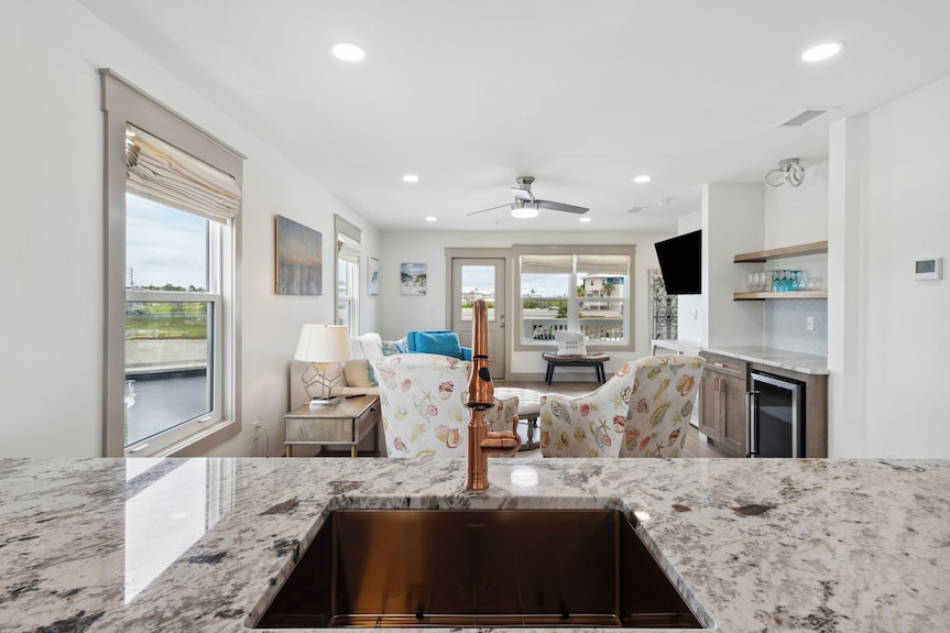 Canal Front "Paradise Palms 1" Is A Luxury Townhome With Gulf Views, Sleeps 10, Short Walk To Beach! - Mexico Beach, FL