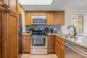 Coffee/tea maker, fridge, microwave, oven