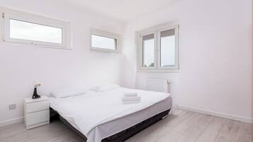 2 makuuhuonetta, silitysrauta/-lauta, Wi-Fi, vuodevaatteet