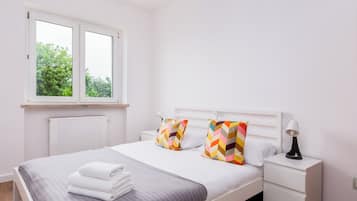 2 bedrooms, iron/ironing board, WiFi, bed sheets