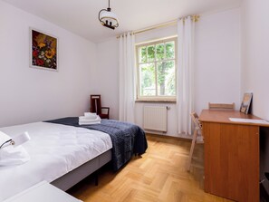 1 bedroom, iron/ironing board, WiFi, bed sheets