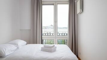 2 quartos, ferros/tábuas de passar roupa, Wi-Fi, roupa de cama