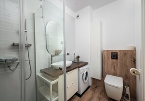 Dusche, Haartrockner, Handtücher