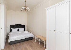 1 室のベッドルーム、デスク、アイロン / アイロン台、WiFi