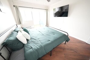 2 Schlafzimmer, Schreibtisch, Bügeleisen/Bügelbrett, kostenloses WLAN