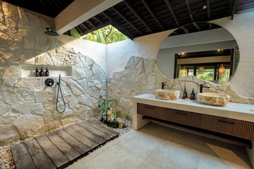 Cottage | Bathroom | Eco-friendly toiletries, hair dryer, slippers, towels