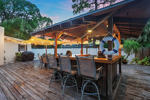 Tiki Tide Villa | Heated Pool + Tiki Hut + Fire Pit + Games