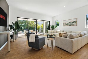 Smart TV - Serenity Springs | Private Heated Pool + Waterfall (Sarasota)