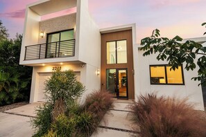 Exterior detail - Serenity Springs | Private Heated Pool + Waterfall (Sarasota)