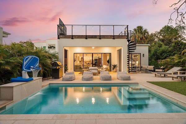 Welcome to Serenity Springs - your dream oasis in paradise!