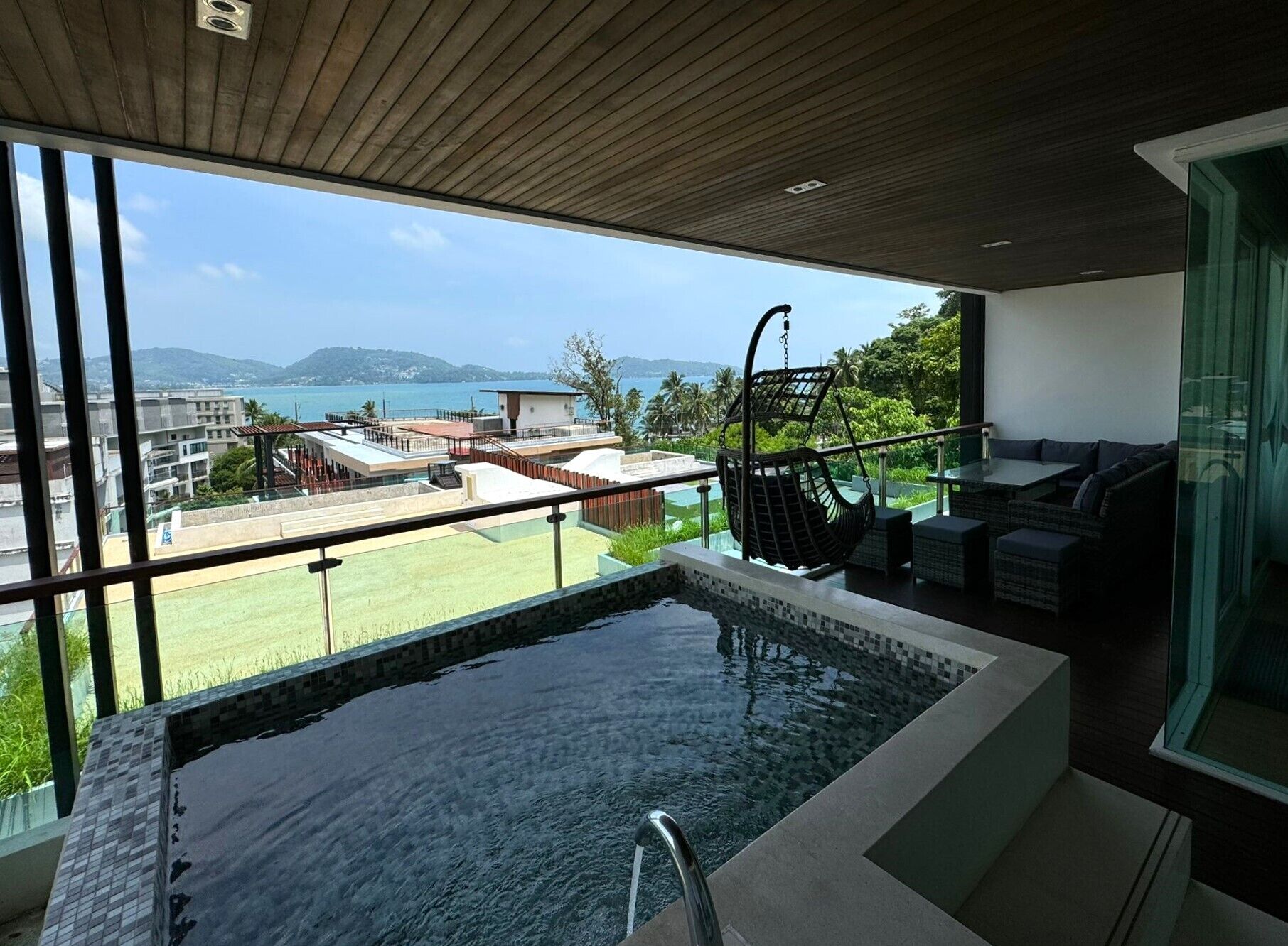 Sea view apartment with private pool at Privilege (13028)
