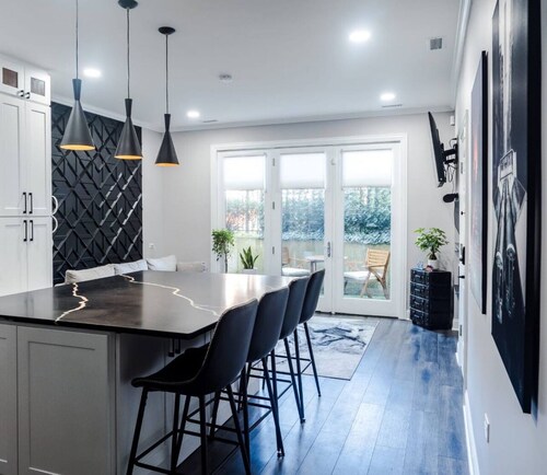 Modern 2-bedroom 2 -bath condo in wonderful Woodlawn Chicago.  