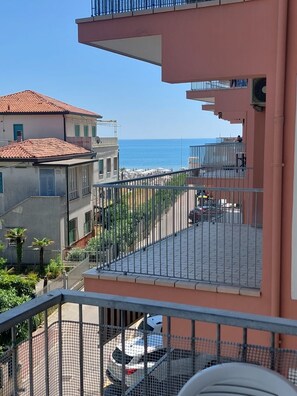 Property grounds - Apartment 'Mareva 3 Bedrooms by the Sea' with Sea View, Private Terrace and Wi-Fi (Lido di Jesolo)