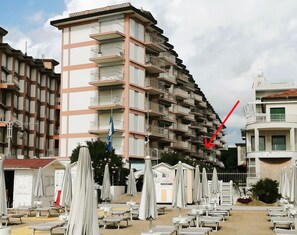 Exterior - Apartment 'Mareva 3 Bedrooms by the Sea' with Sea View, Private Terrace and Wi-Fi (Lido di Jesolo)