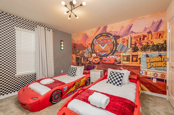 8 bedrooms, iron/ironing board, free WiFi, bed sheets