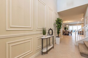 Interior - Spacious 8-bedroom home in Clermont, FL, perfect for large groups! (Clermont)