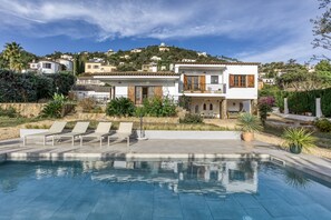 Pool - Villa 'Les Aulines' with Mountain View, Wi-Fi and Air Conditioning (Calonge)