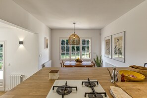 Dining - Villa 'Les Aulines' with Mountain View, Wi-Fi and Air Conditioning (Calonge)