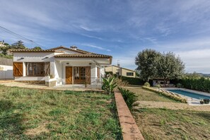 Exterior - Villa 'Les Aulines' with Mountain View, Wi-Fi and Air Conditioning (Calonge)