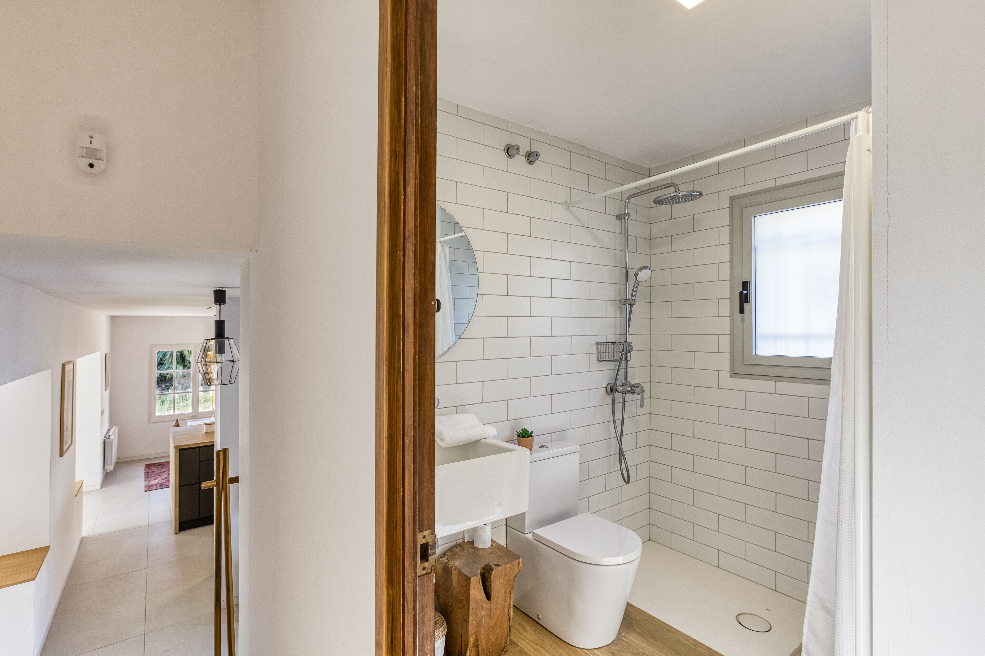Suihku, ilmaiset hygieniatuotteet, pyyhkeet