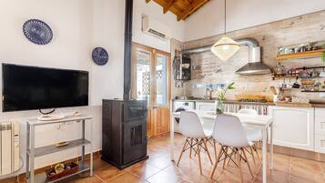 Réfrigérateur, four, plaque de cuisson, cafetiÚre/bouilloire