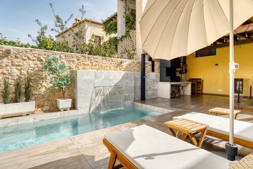 Country House 'Casa Amparo' with Mountain View, Private Pool and Wi-Fi
