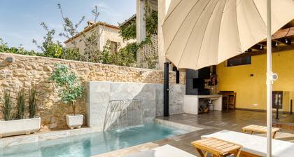 Country House 'Casa Amparo' with Mountain View, Private Pool and Wi-Fi