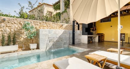Country House 'Casa Amparo' with Mountain View, Private Pool and Wi-Fi