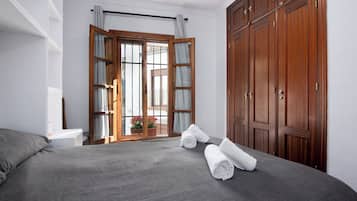 2 dormitorios, tabla de planchar con plancha, wifi gratis y ropa de cama