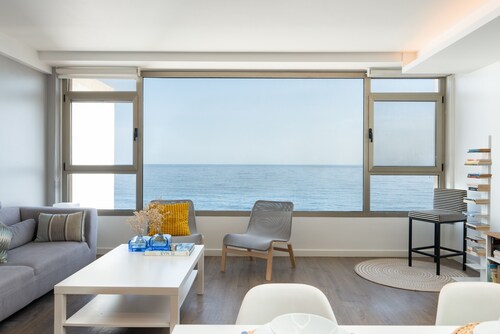 Vacation Apartment 'La Casa De La Playa' with Sea View and Wi-Fi