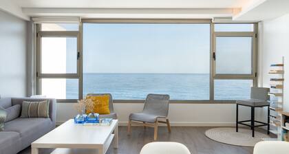 Vacation Apartment 'La Casa De La Playa' with Sea View and Wi-Fi