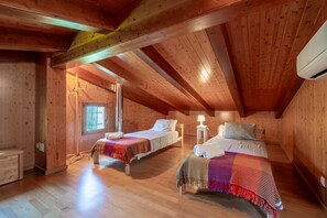4 slaapkamers, een strijkplank/strijkijzer, gratis wifi, beddengoed