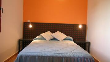 12 dormitorios, tabla de planchar con plancha, wifi gratis